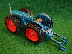 www.rjnclassictractors.co.uk County Super Six SOft Nose Model