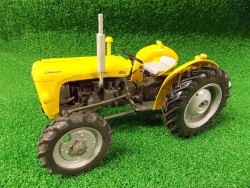 RJN Classic Tractors MF 35X 4WD Industrial